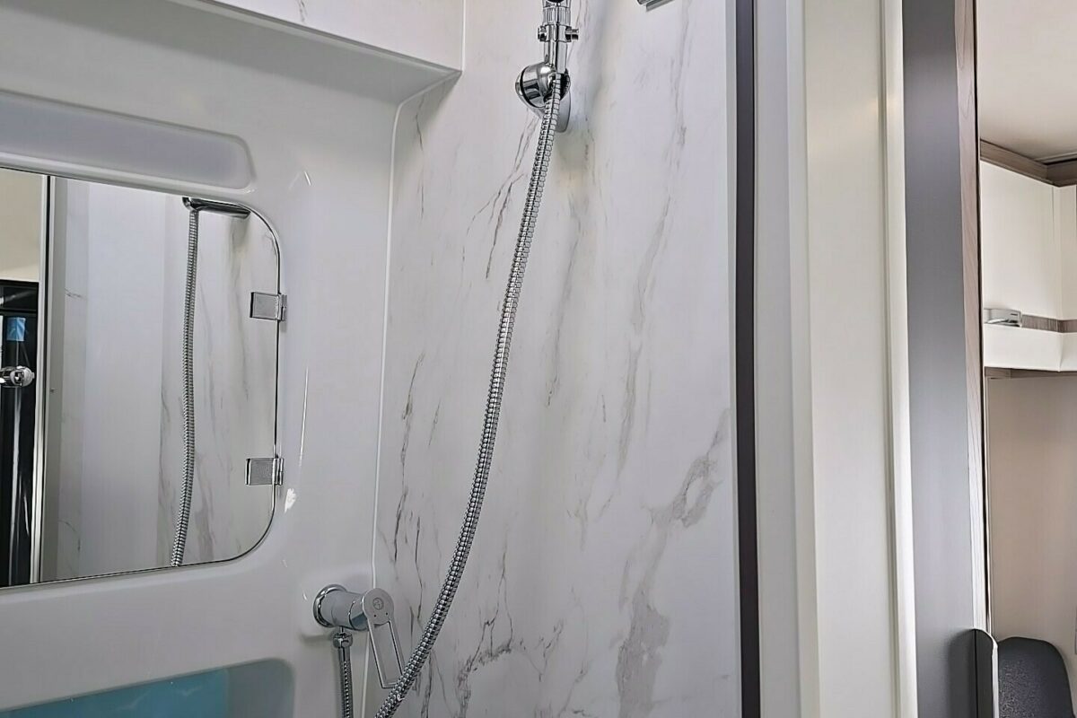 2025 VOYAGER 475  WASHROOM
