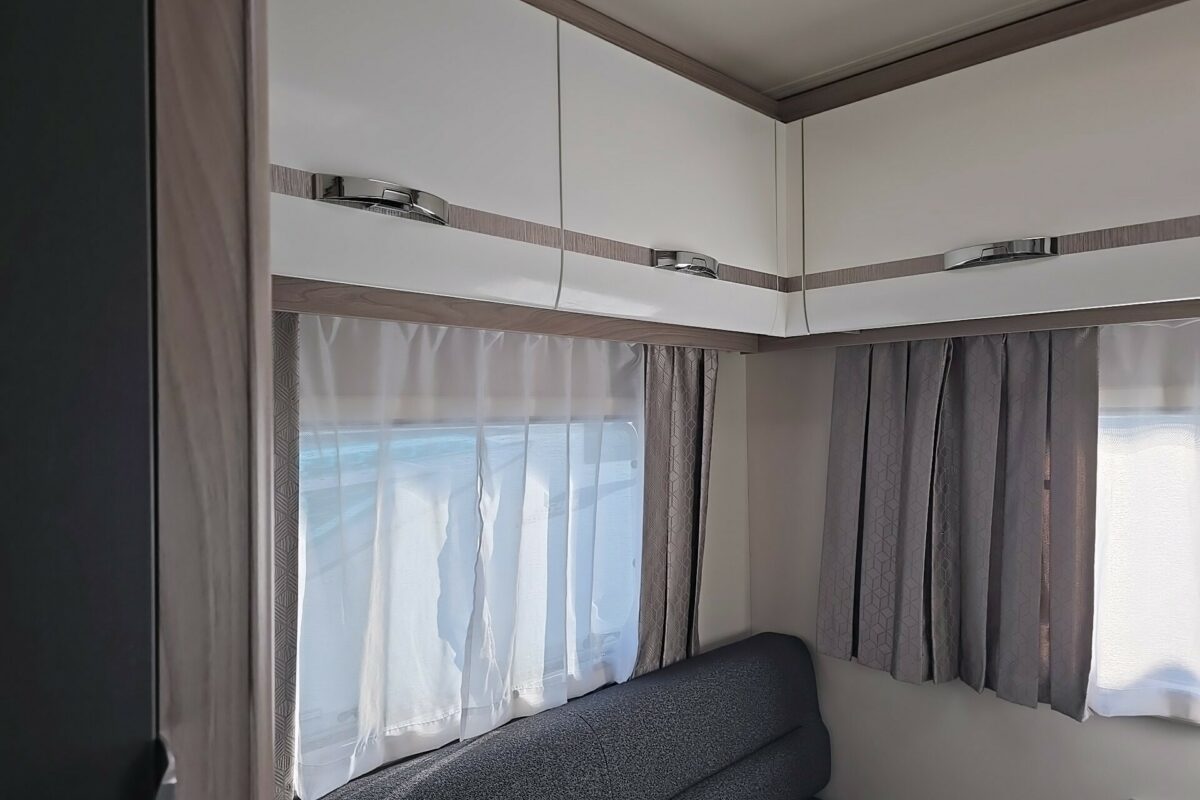 2025 VOYAGER 475  REAR LOUNGE