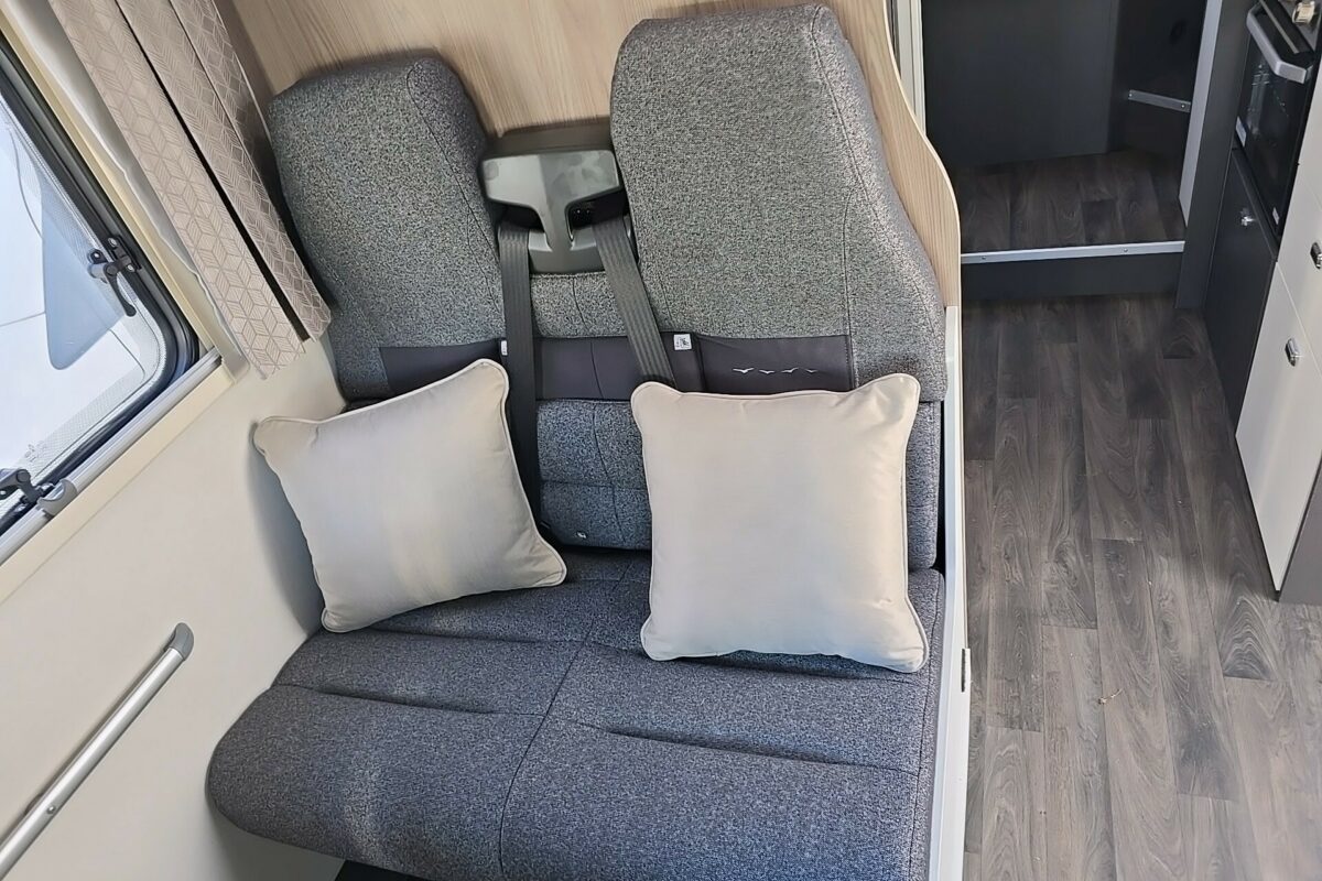 2025 VOYAGER 494 SEATING