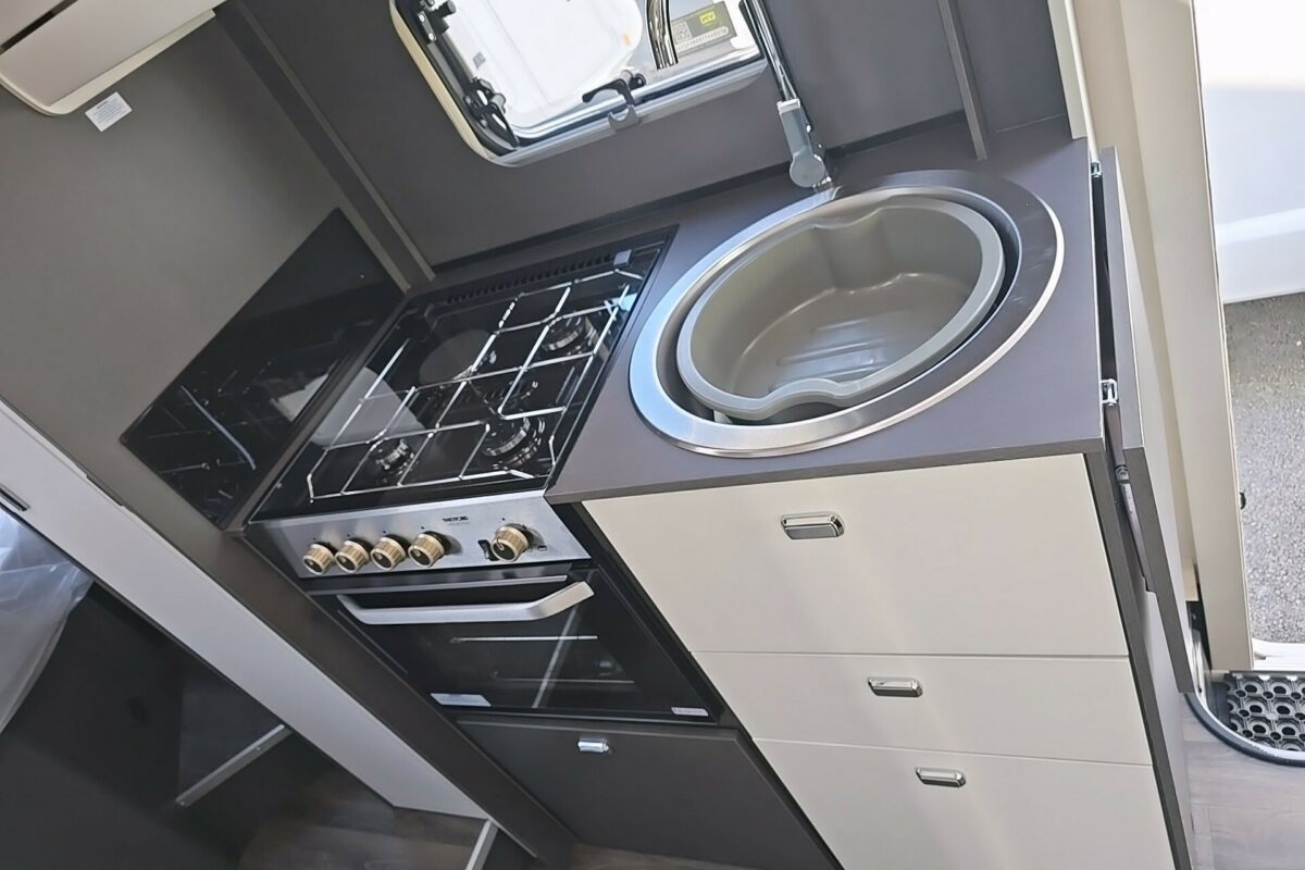 2025 VOYAGER 494 KITCHEN