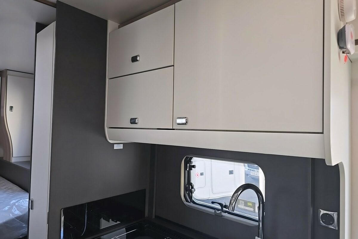 2025 VOYAGER 494 KITCHEN