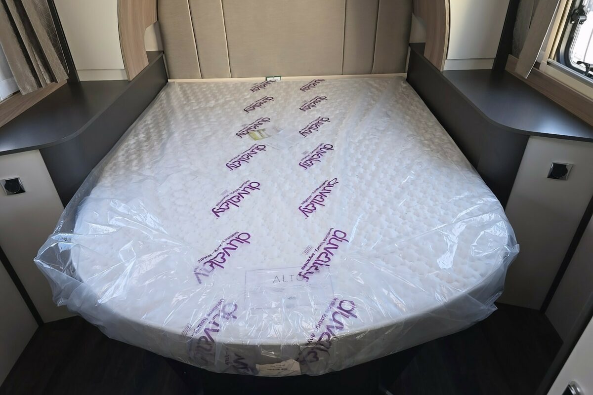 2025 VOYAGER 494 BEDROOM