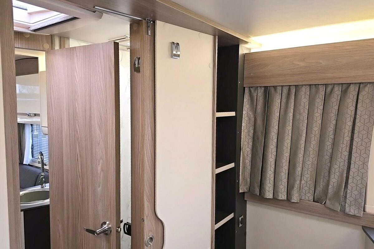 2025 SWIFT VOYAGER SERIES 5 594 BEDROOM