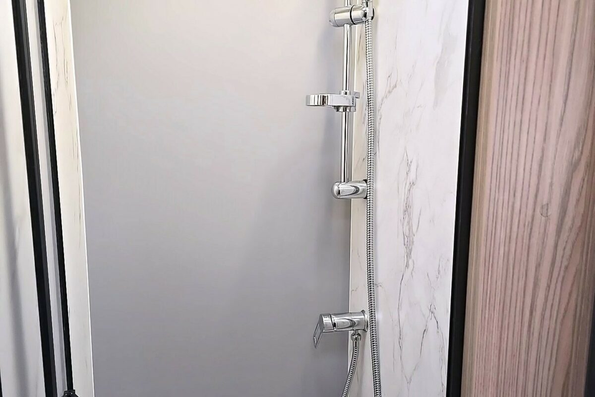 2025 SWIFT VOYAGER SERIES 5 594 SHOWER