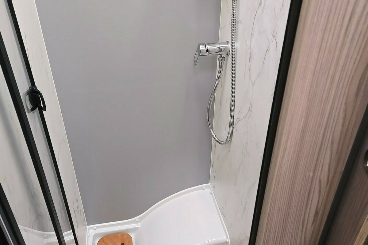 2025 SWIFT VOYAGER 594 SHOWER