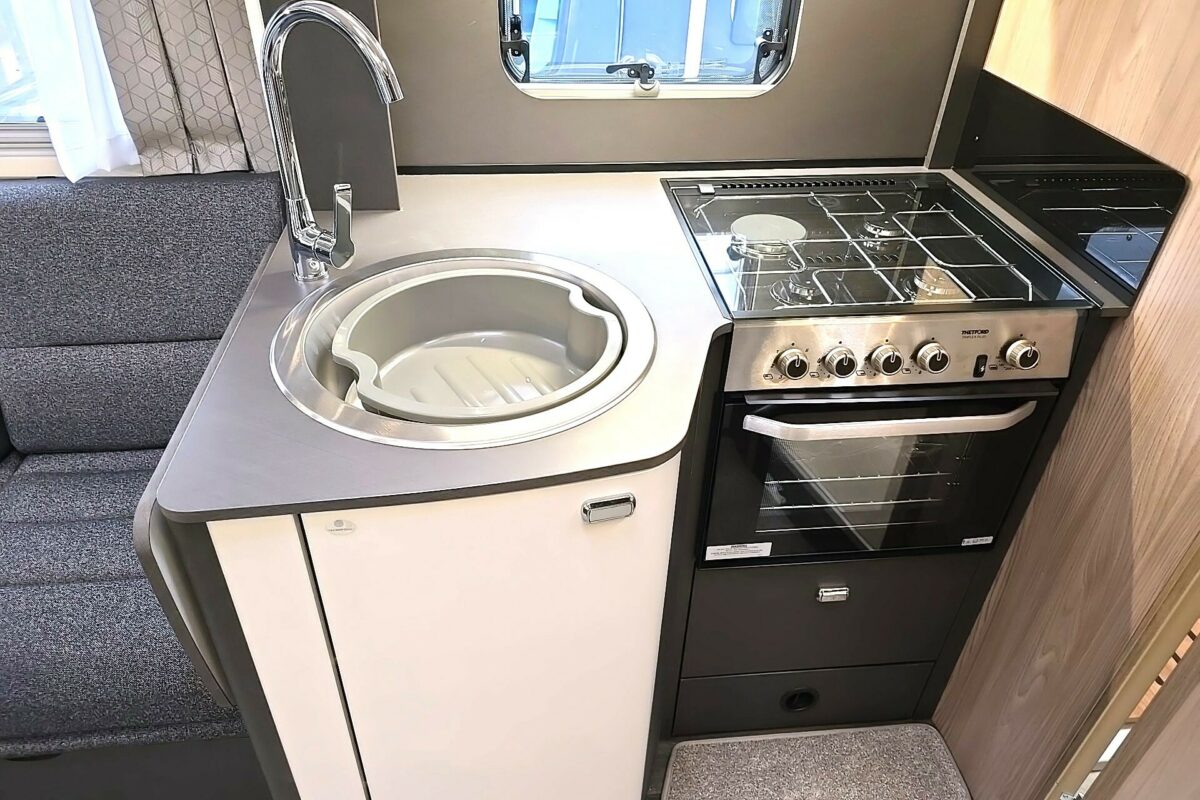 2025 SWIFT VOYAGER SERIES 5 594 KITCHEN