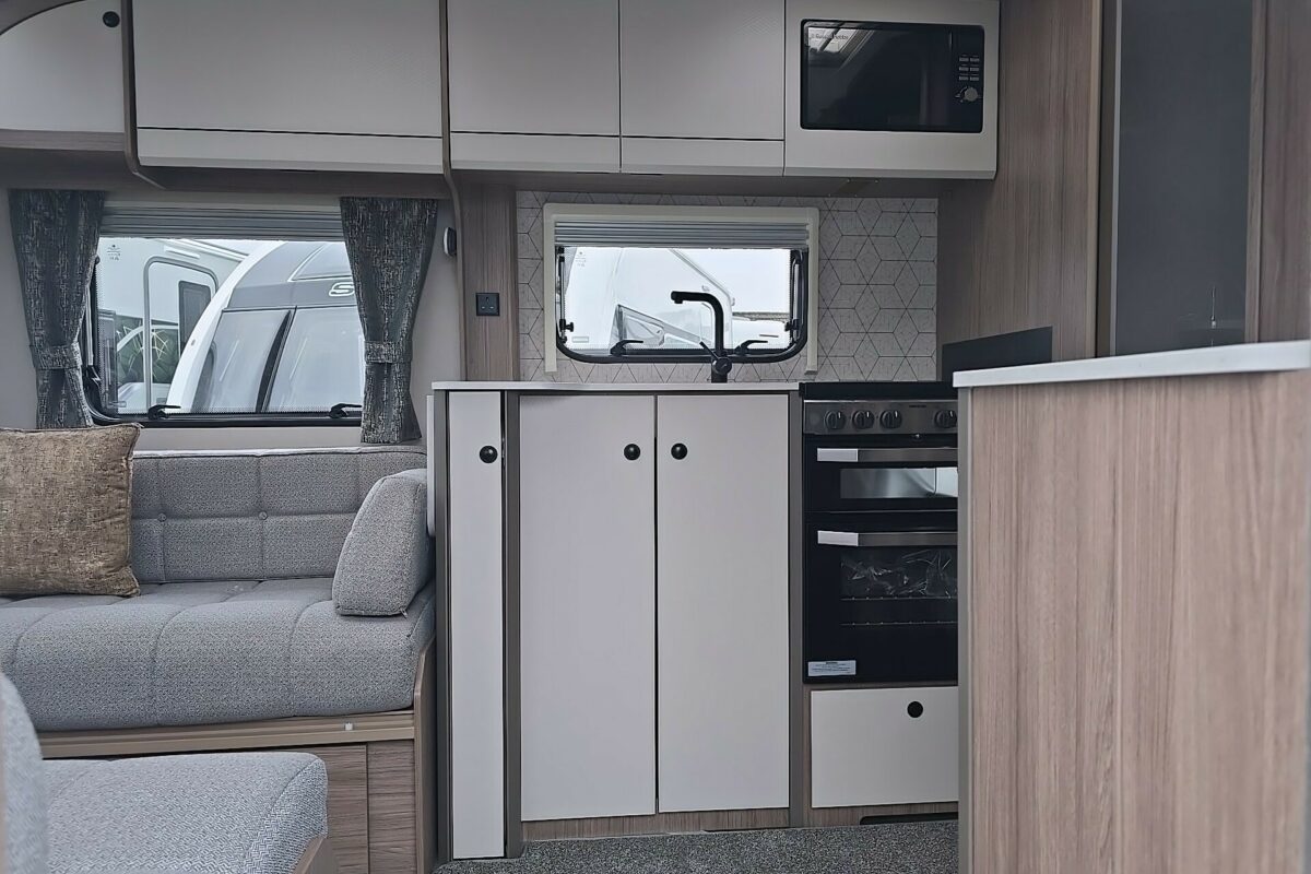 2025 COACHMAN ACADIA 545 ENTRANCE