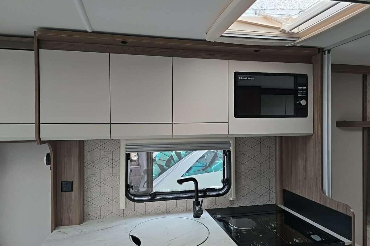 2025 Acadia 675 Xtr Microwave