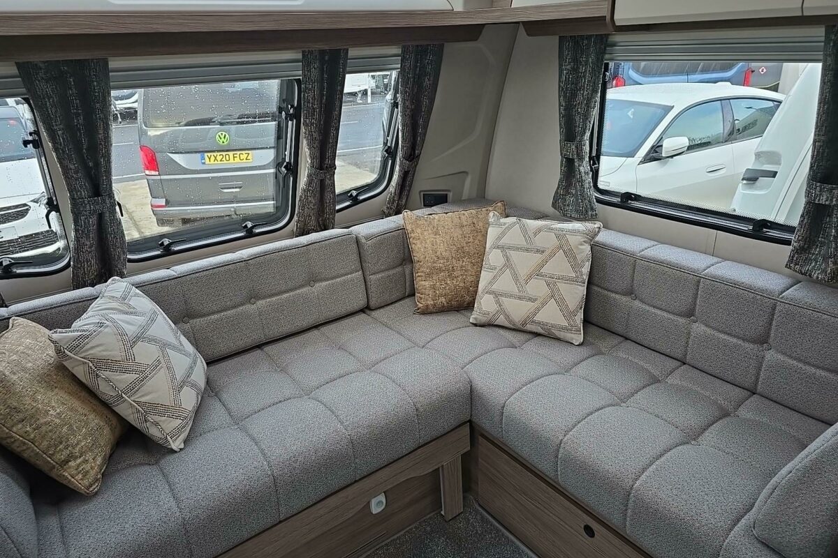 2025 Acadia 675 Xtr Seating