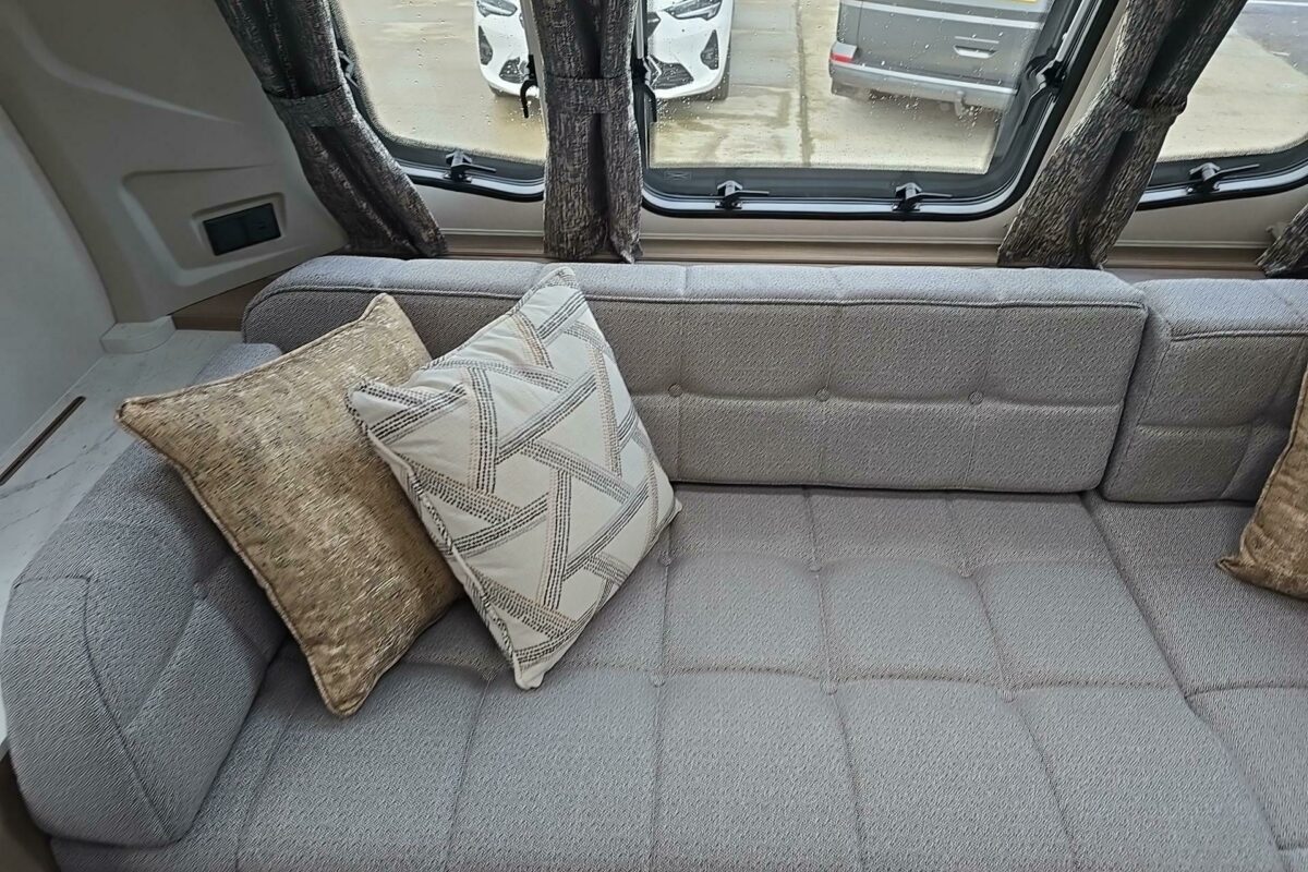 2025 Acadia 675 Xtr Seat