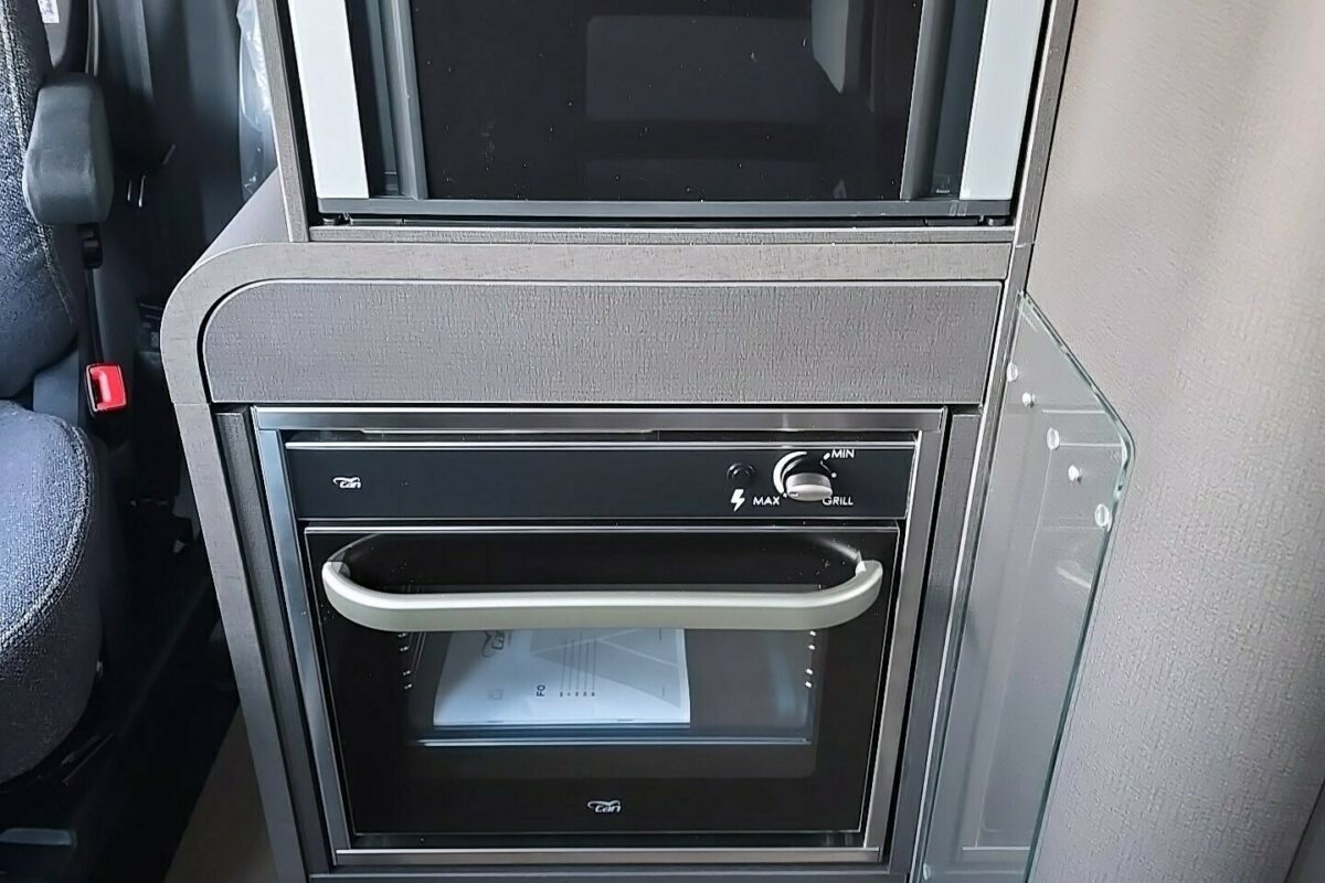 2025 TREKKER XL OVEN