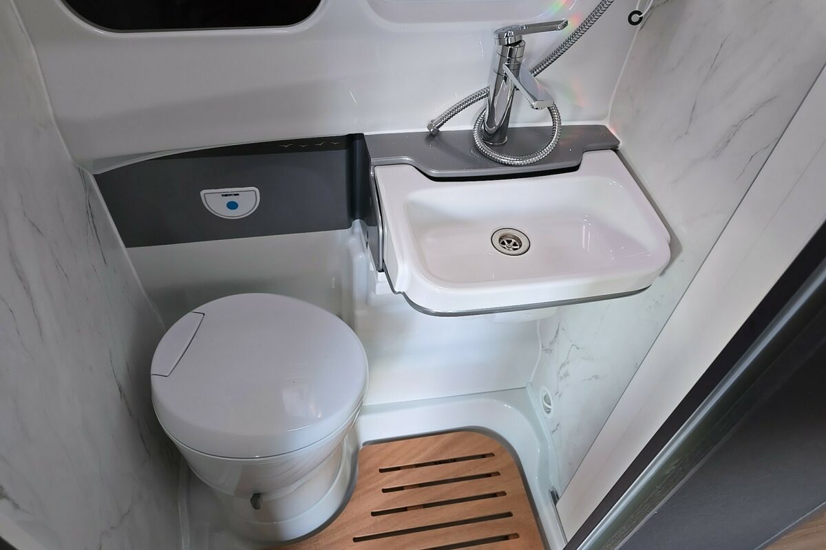 2025 TREKKER XL WASHROOM