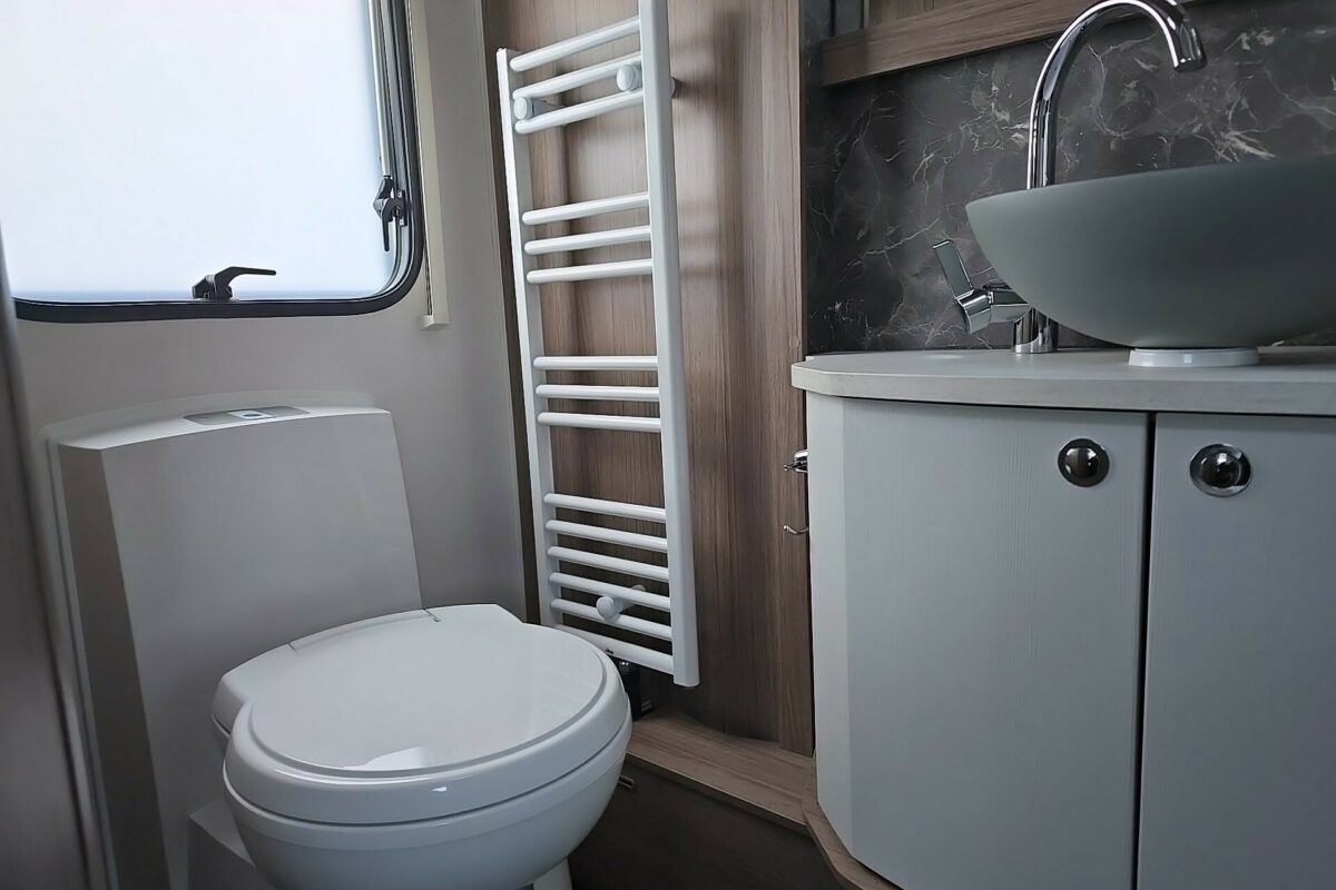 2025 COACHMAN VIP 565 W/C