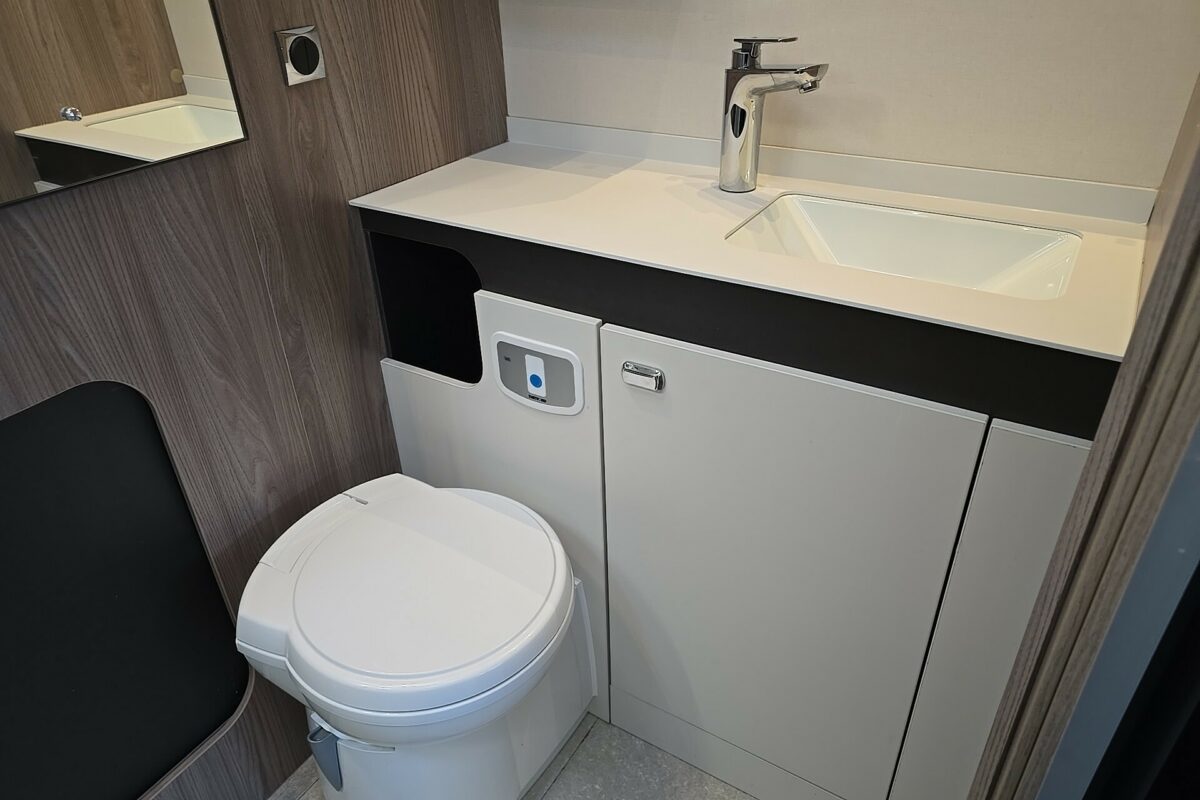 2023 SWIFT VOYAGER 540 WASHROOM