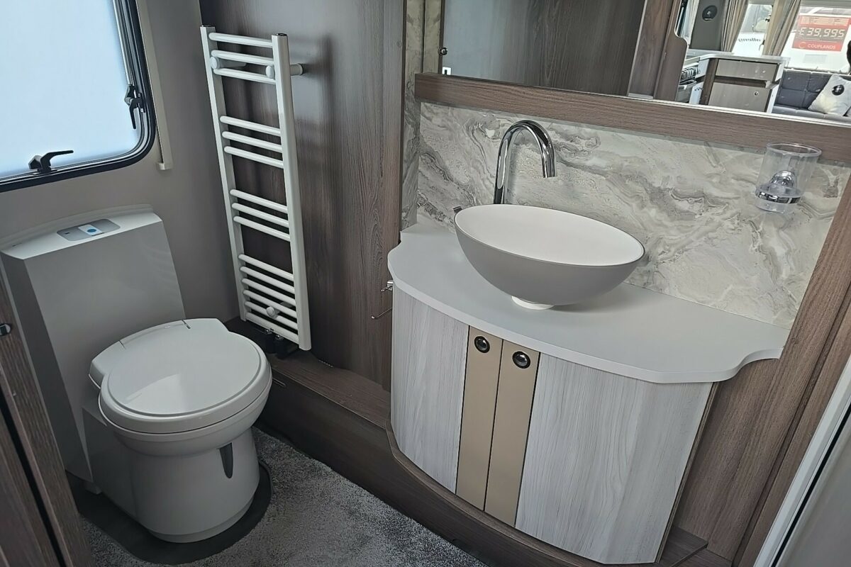 2023 COACHMAN LUSSO 1 WASHROOM