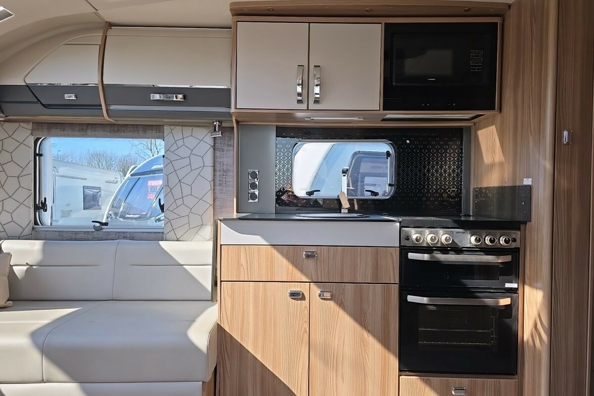 2022 SWIFT ELEGANCE 845 ENTRANCE