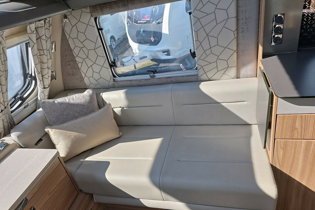 2022 SWIFT ELEGANCE 845 SEAT