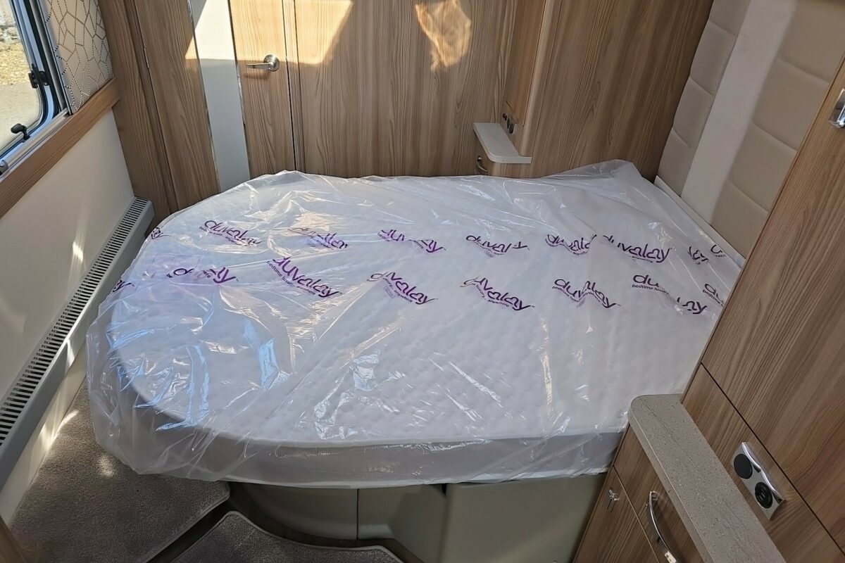 2022 SWIFT ELEGANCE 845 BED