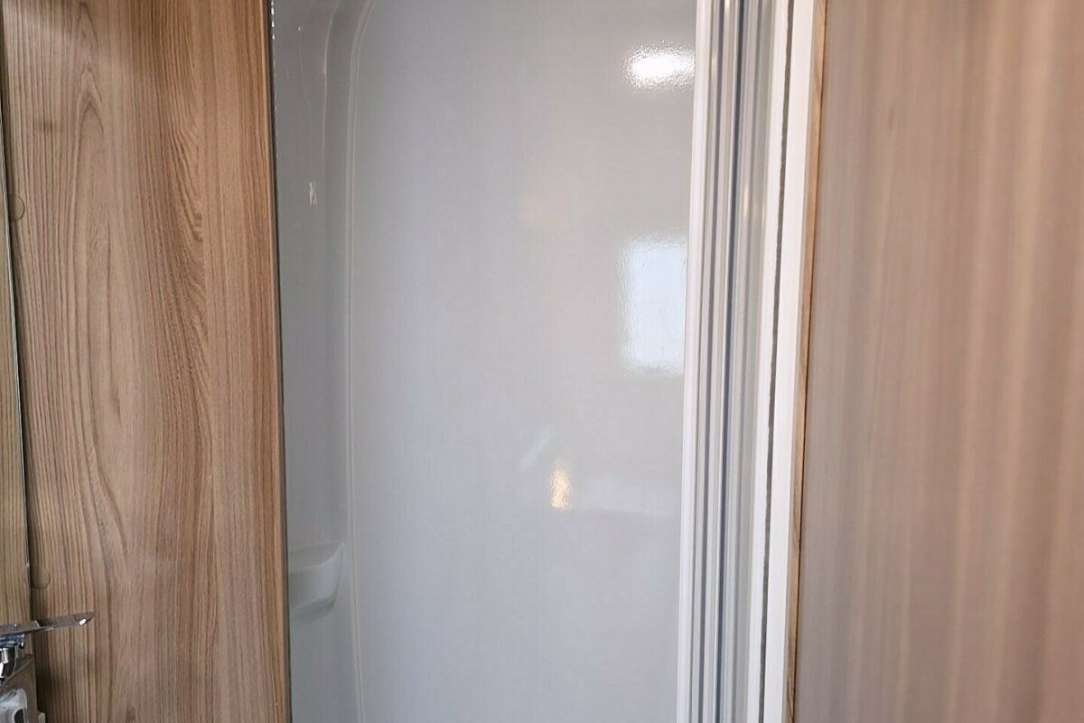 2022 SWIFT ELEGANCE 845 SHOWER