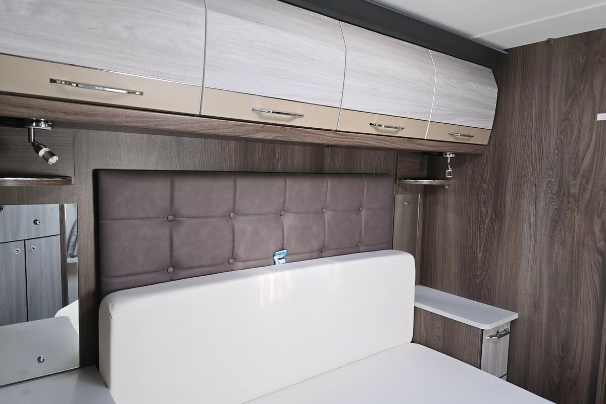 COACHMAN LUSSO II  BEDROOM