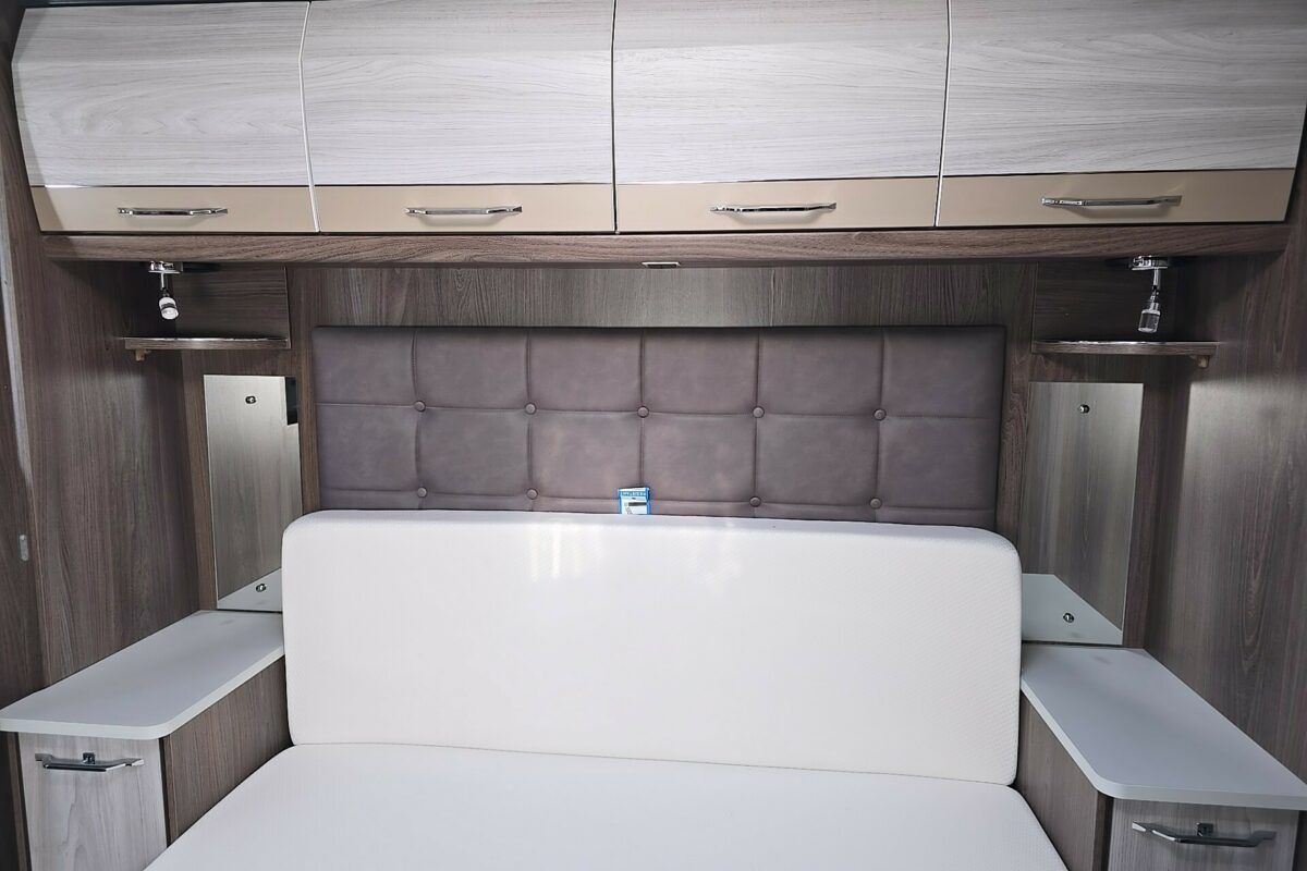 COACHMAN LUSSO II  BEDROOM