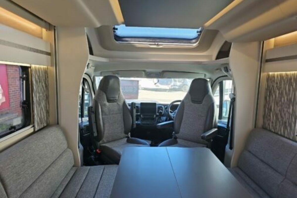 2025 SWIFT ESCAPE 640 LOUNGE