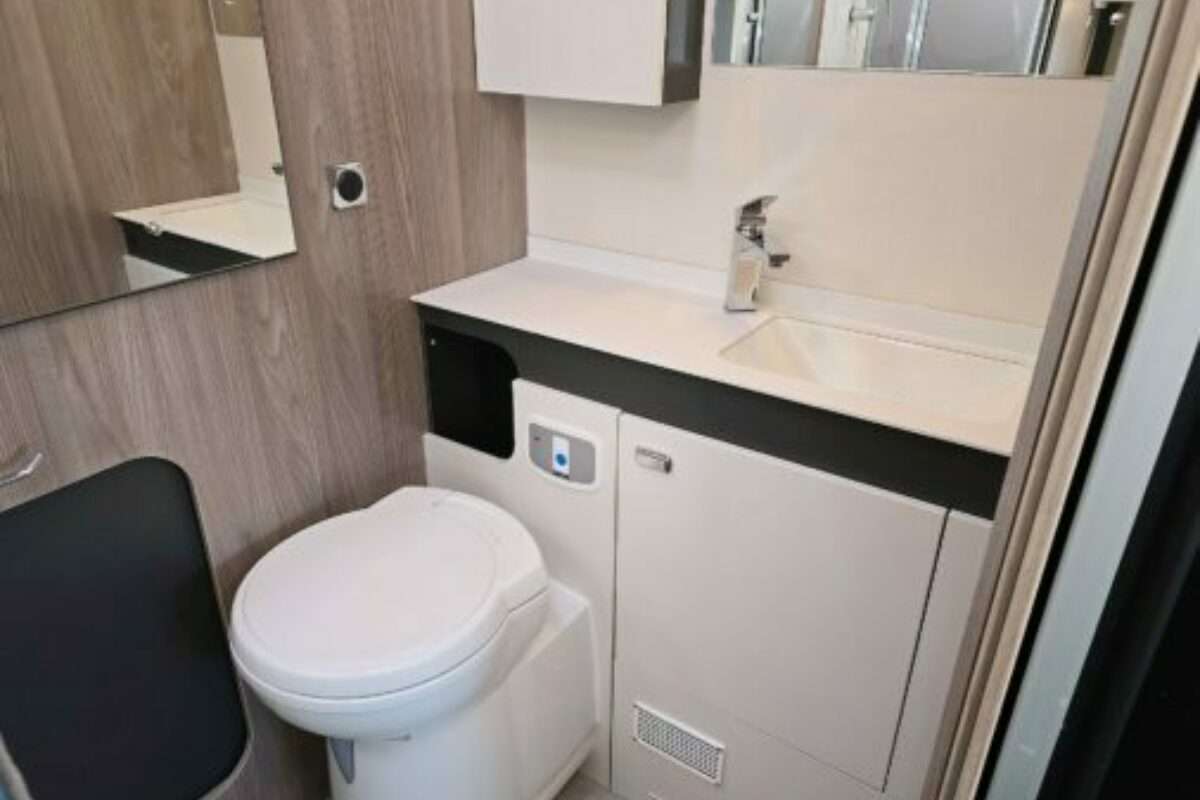 2025 SWIFT ESCAPE 640 WASHROOM