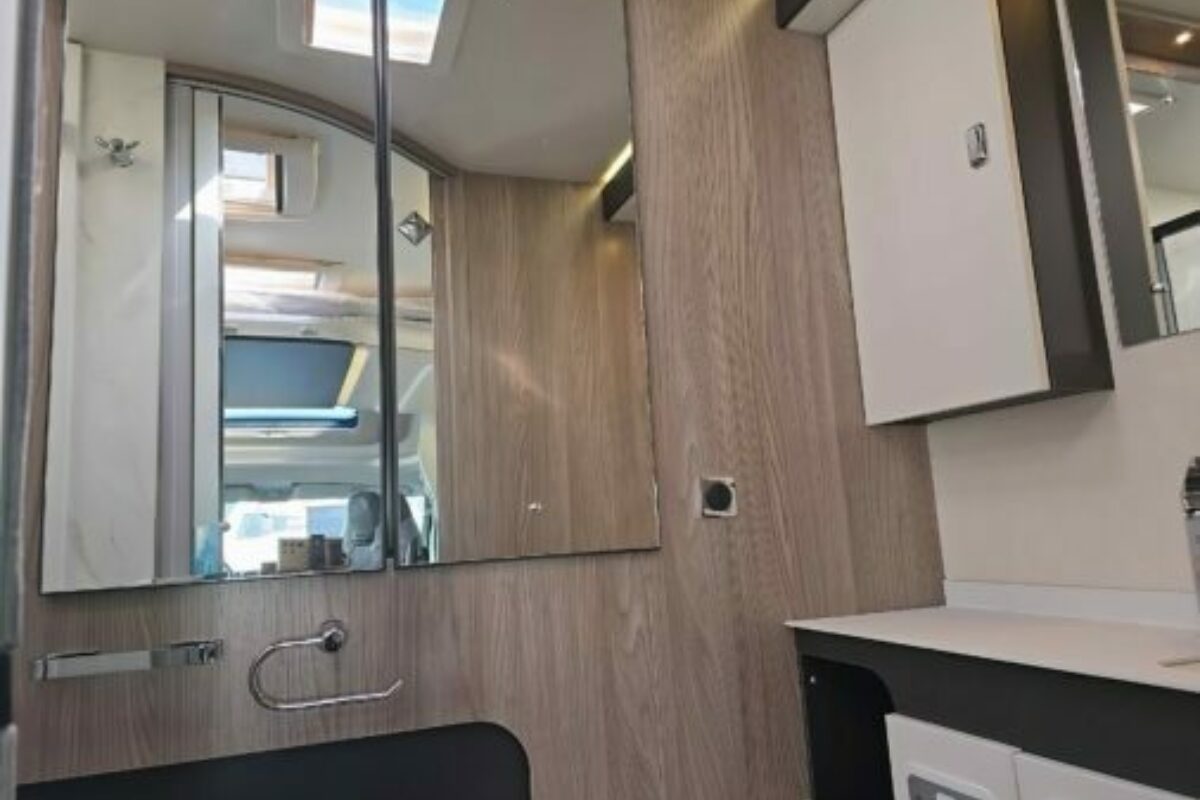 2025 SWIFT ESCAPE 640 WASHROOM