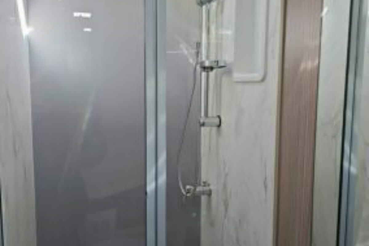 2025 SWIFT ESCAPE 640 SHOWER