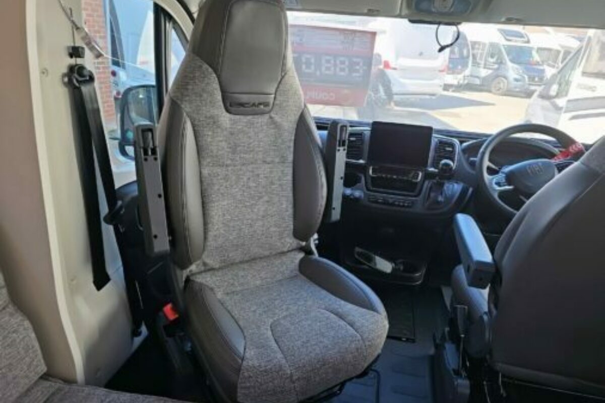 2025 SWIFT ESCAPE 640 PILOT SEAT