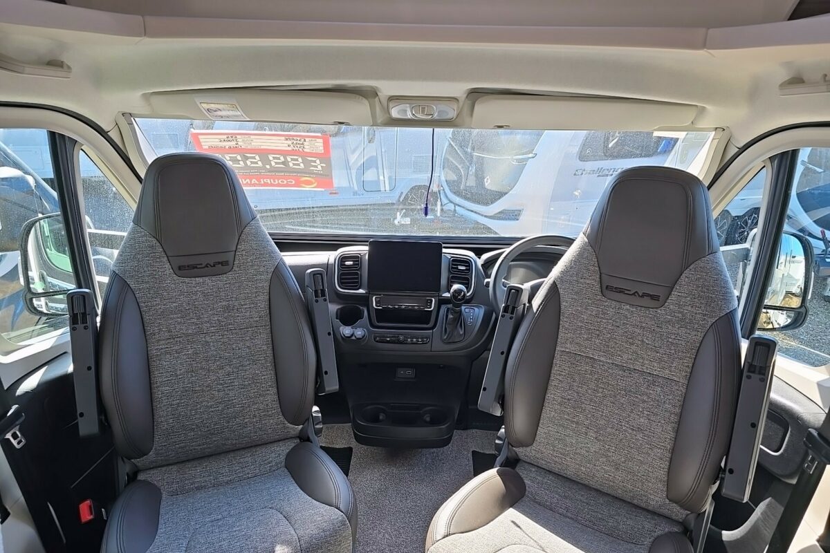 2025 SWIFT ESCAPE 684 PILOT SEATS