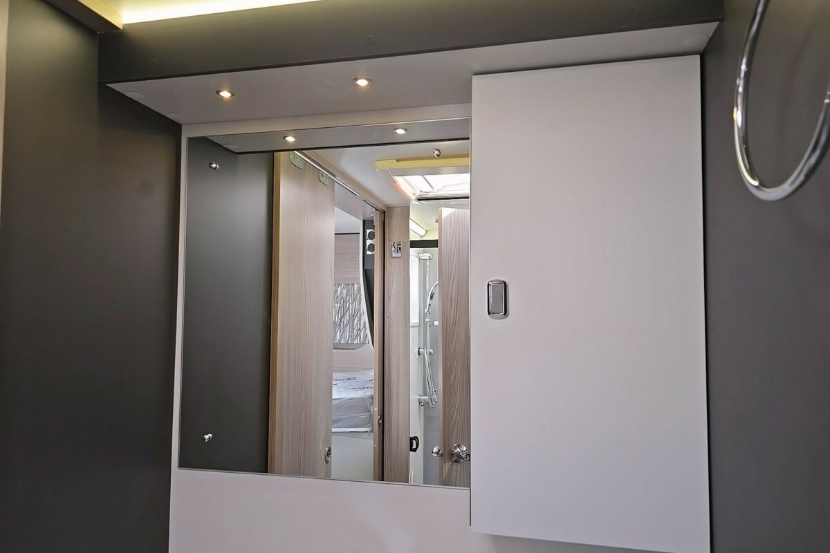 2025 SWIFT ESCAPE 684 WASHROOM