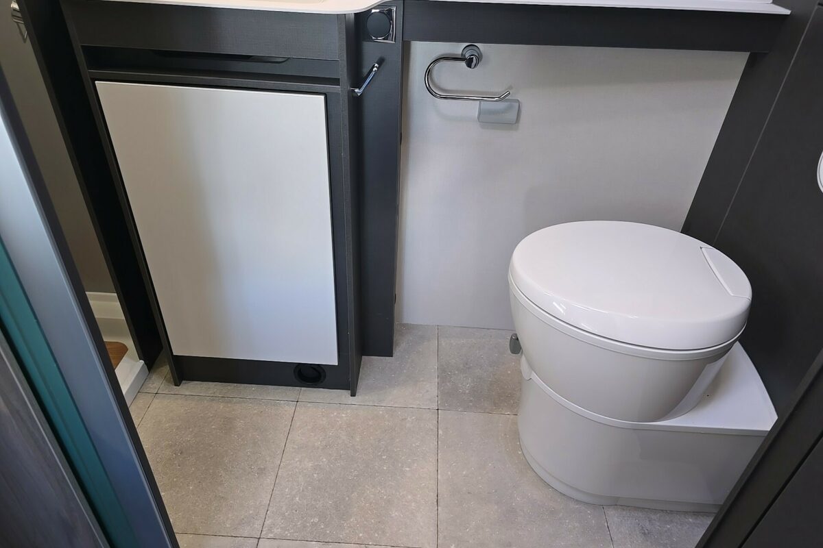 2025 SWIFT VOYAGER 505 WASHROOM