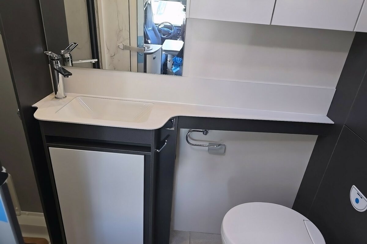 2025 SWIFT VOYAGER 505 WASHROOM