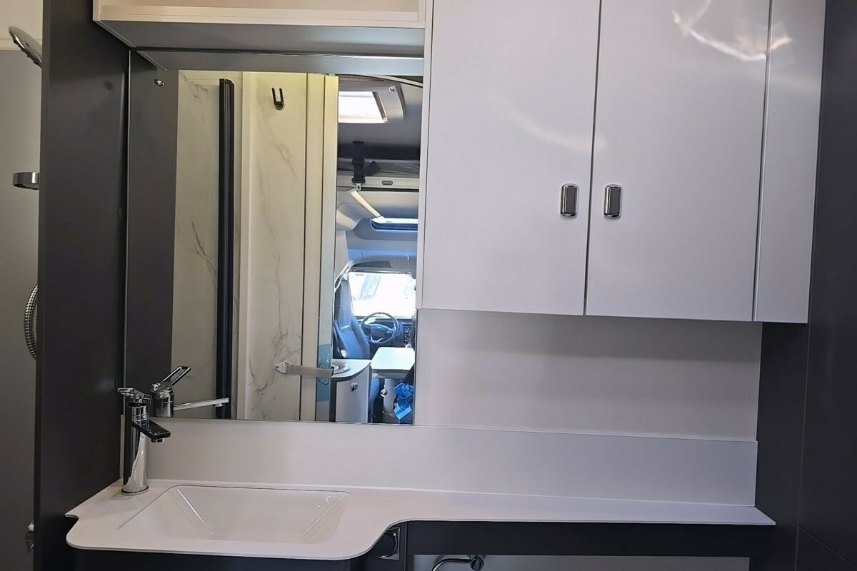 2025 SWIFT VOYAGER 505 WASHROOM