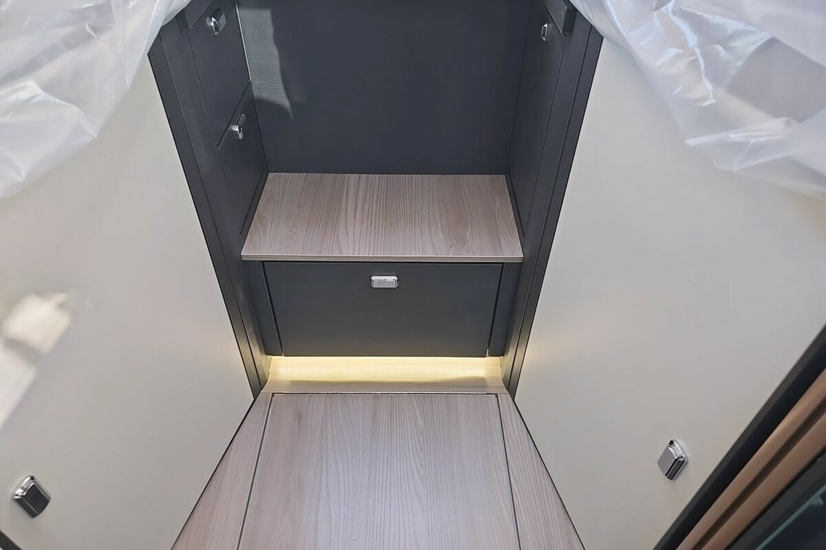 2025 SWIFT ASCARI 384 BEDROOM STEPS