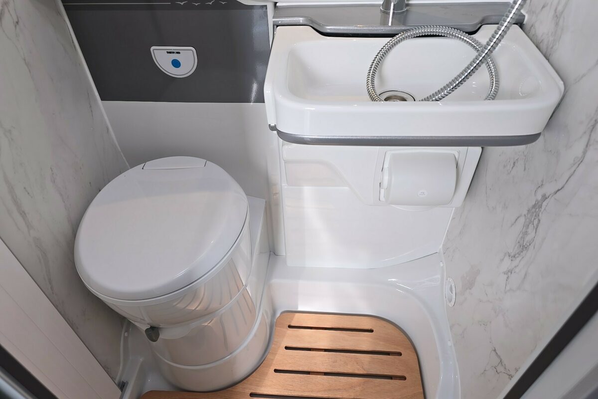 2025 SWIFT ASCARI 384 WASHROOM