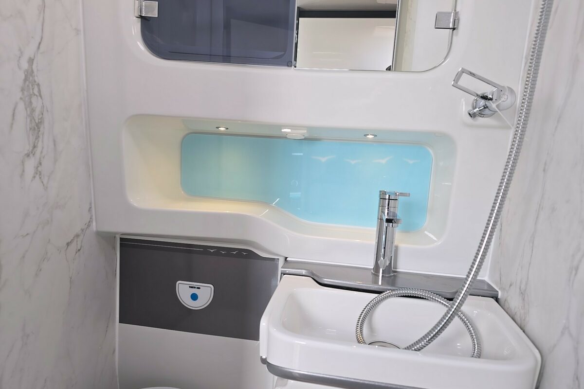 2025 SWIFT ASCARI 384 WASHROOM