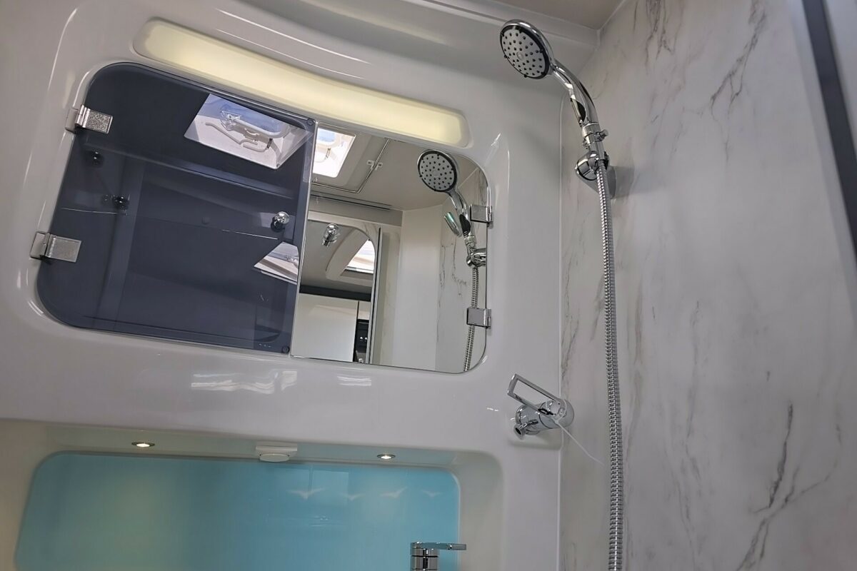 2025 SWIFT ASCARI 384 WASHROOM