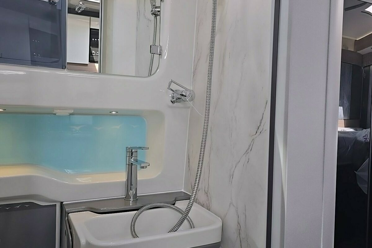 2025 SWIFT ASCARI 384 WASHROOM