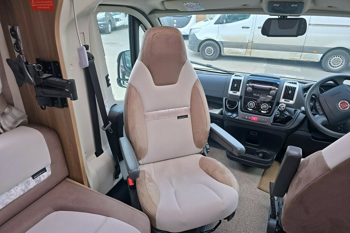2016 SWIFT BOLERO 744 PILOT SEATING