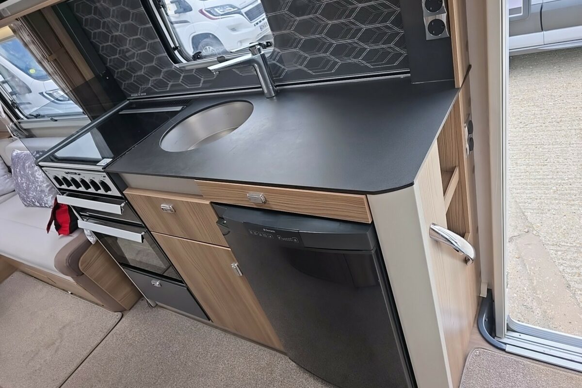 2016 SWIFT BOLERO 744 KITCHEN