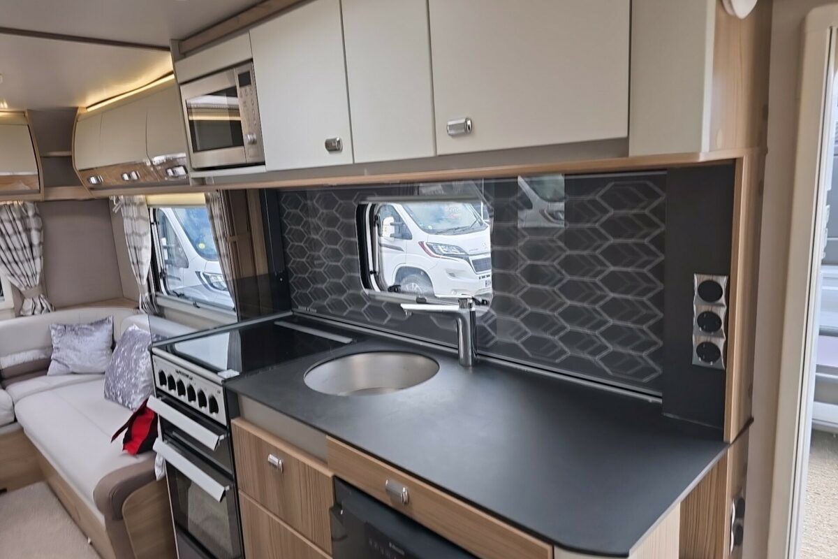 2016 SWIFT BOLERO 744 KITCHEN