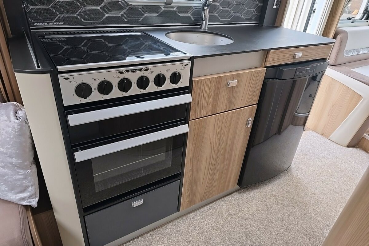 2016 SWIFT BOLERO 744 KITCHEN