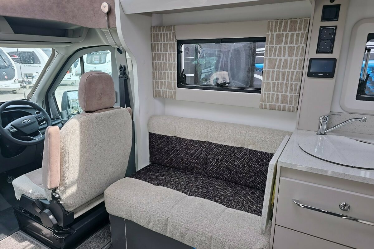 BAILEY ALORA 694T 2024 FRONT SEATING