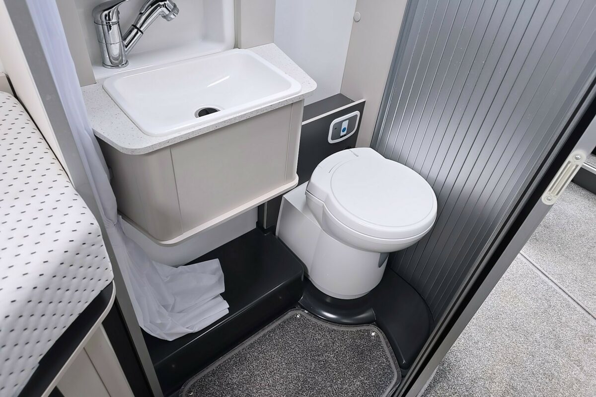BAILEY ALORA 69 4T 2024 BATHROOM