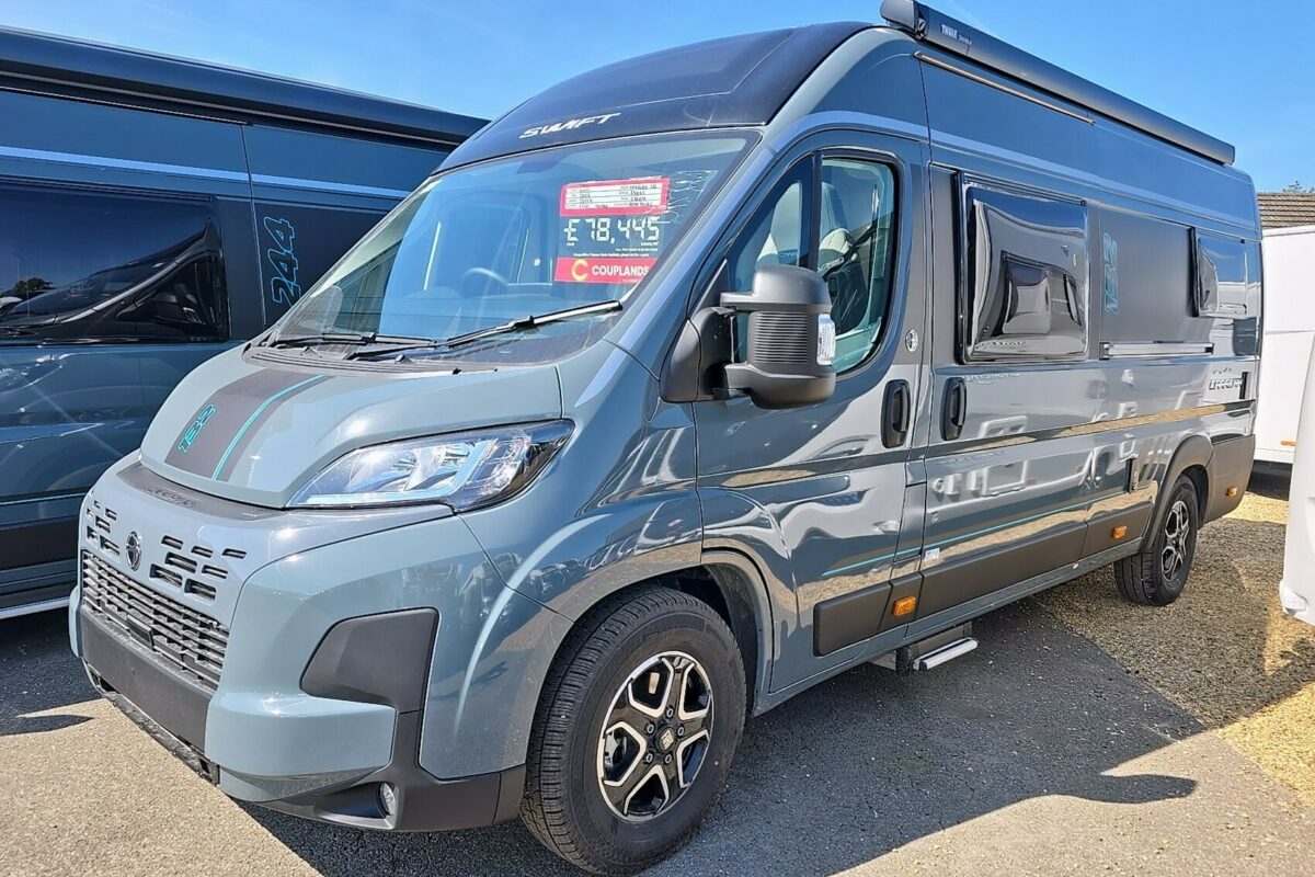 2025 SWIFT CARRERA 132 FRONT N/S
