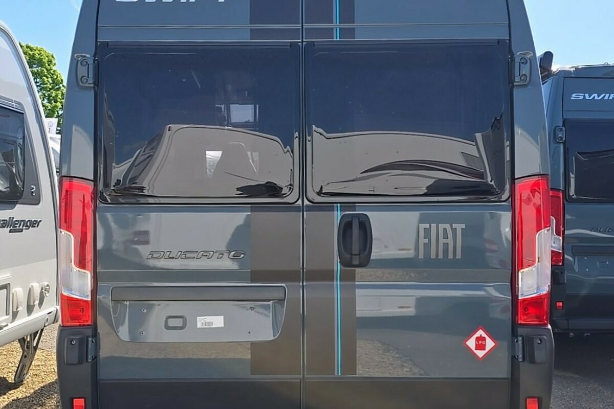2025 SWIFT CARRERA 132 REAR