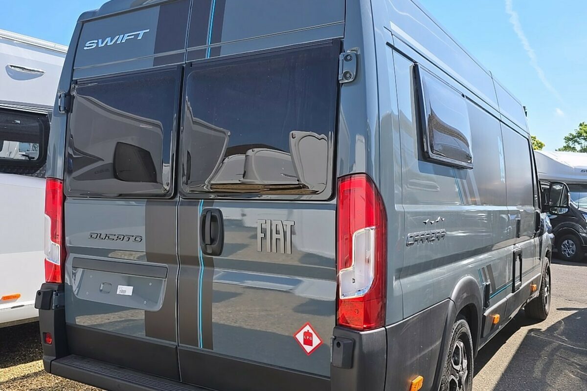 2025 SWIFT CARRERA 132 REAR O/S