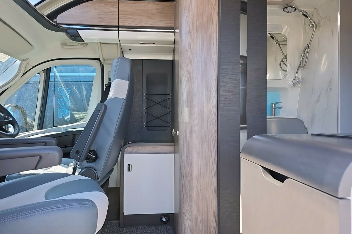2025 SWIFT CARRERA 132 ENTRANCE